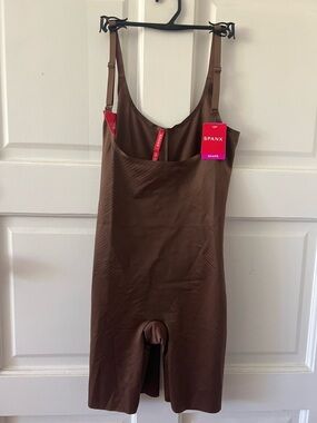 Spanx Thinstincts 2.0 Open Bust Mid-Thigh Bodysuit Chestnut Brown Small NWT